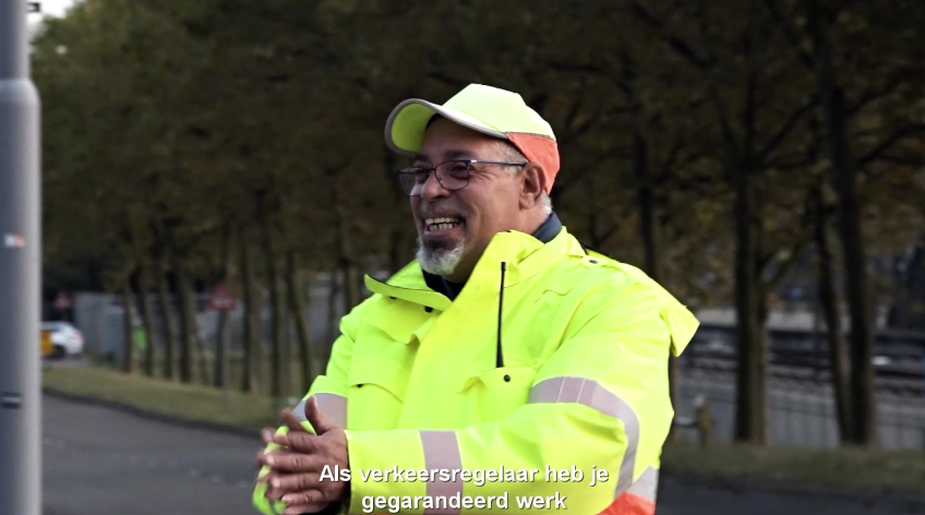 Lachende Verkeersregelaar